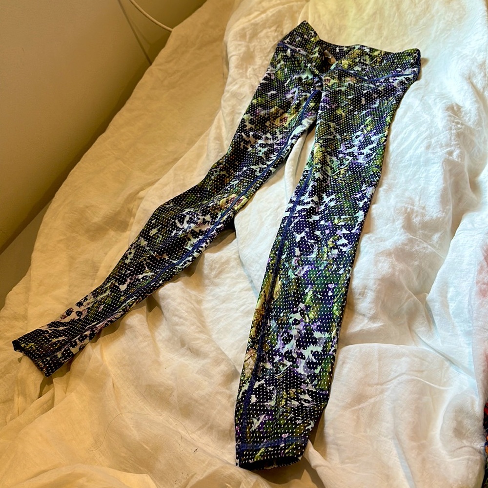 Brand new Lulu Lemon leggings- size 2 purple design